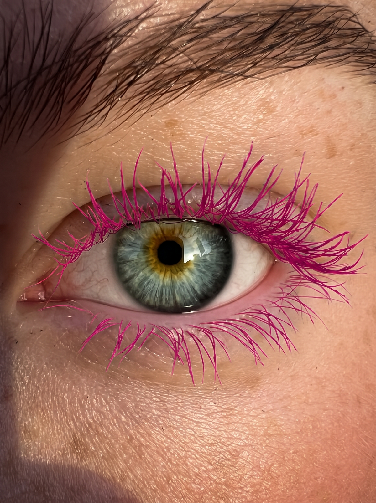 Long Lasting Fluorescent Mascara – Lengthening & Curling Effect
